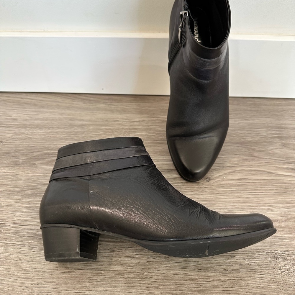 Regarde Le Ciel Women’s Black Leather Ankle Booties Size 40